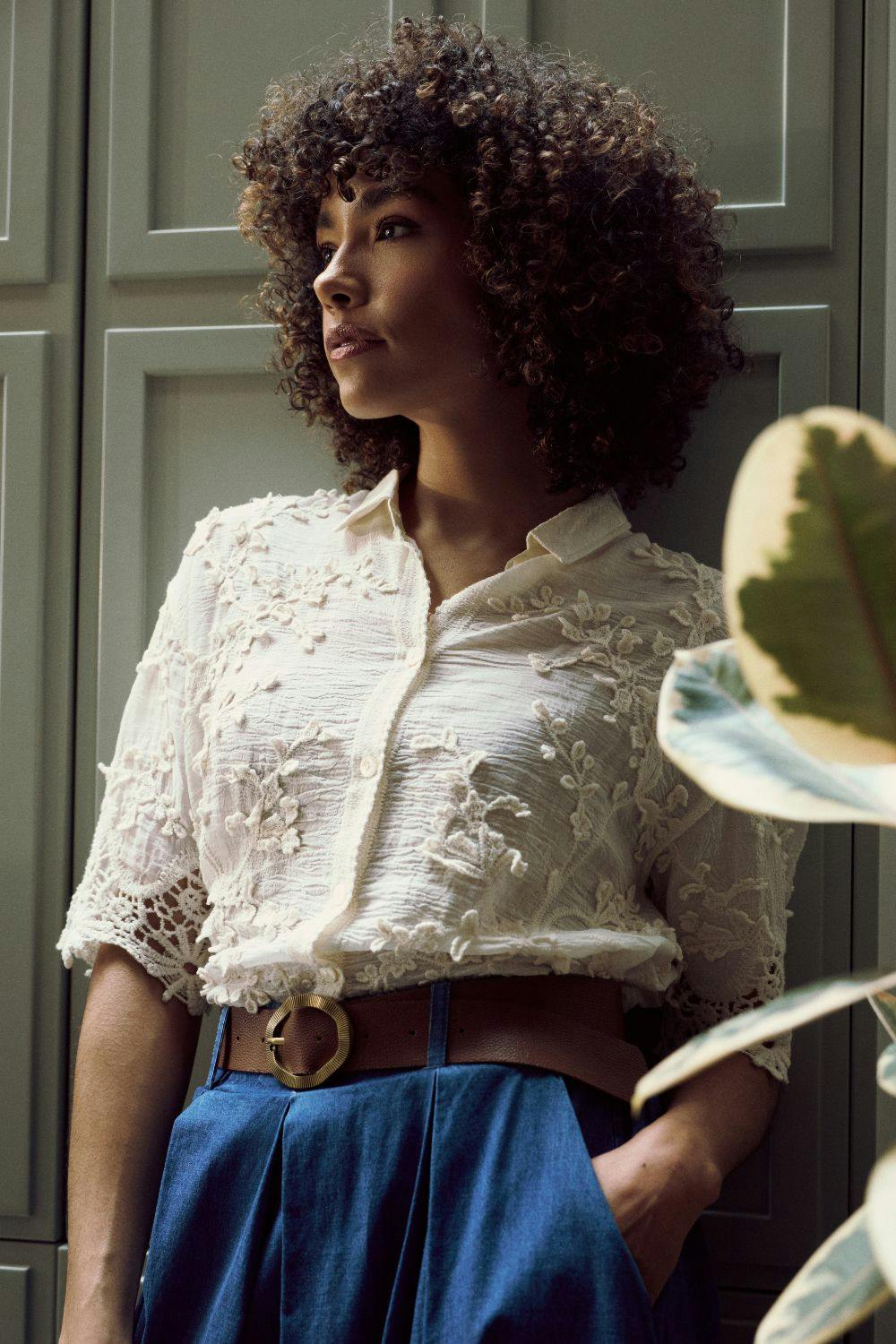 Izabel London Cream Floral Lace Texture 1/2 Sleeve Shirt - S