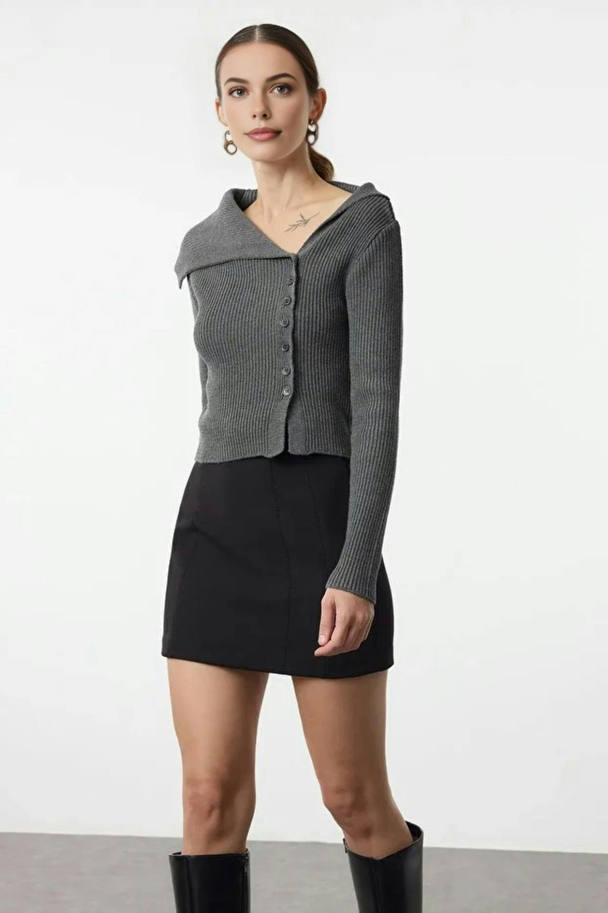 Wovcor Dark/Grey Mercerized Look Premium Yarn Fitted Knit Cardigan - M