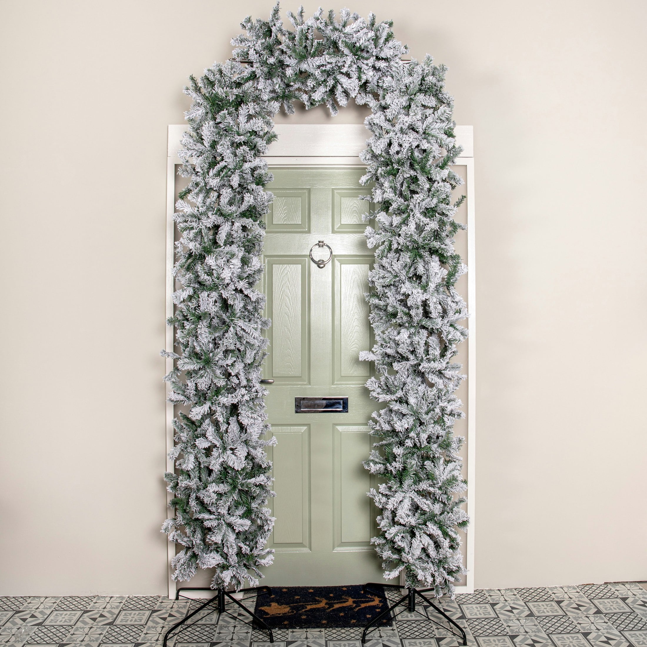 Rackhams Green 8Ft (2.52M) Slimline Single Door Artificial Snow Flocked Christmas Tree Arch In With 2000 Tips - Image 5