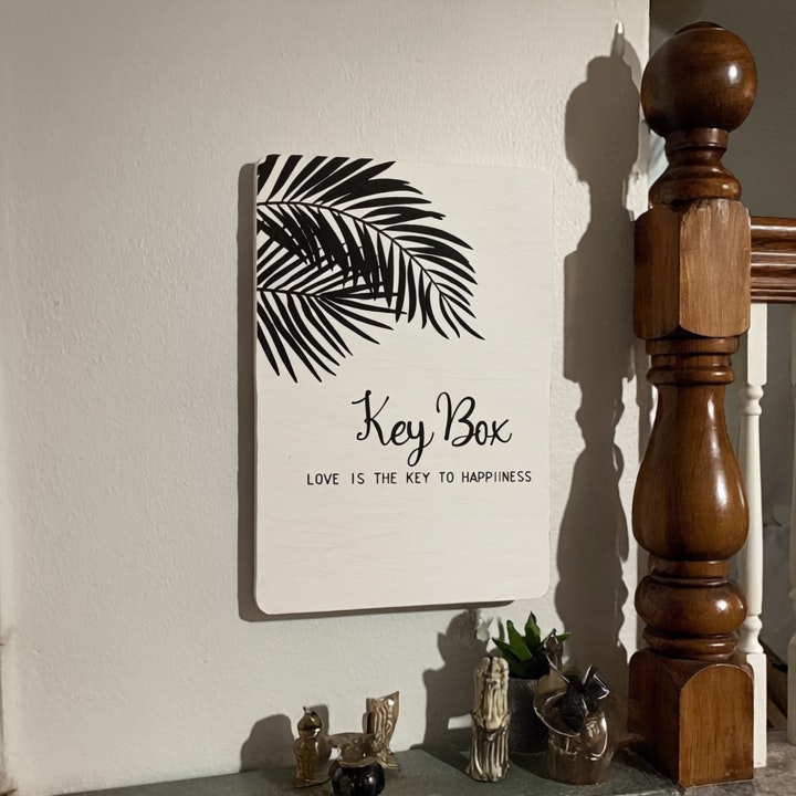 Maison Des Cadeaux 6-Key Hook Holder Cabinet - "Love Is The Key" (Palm Leaf)
