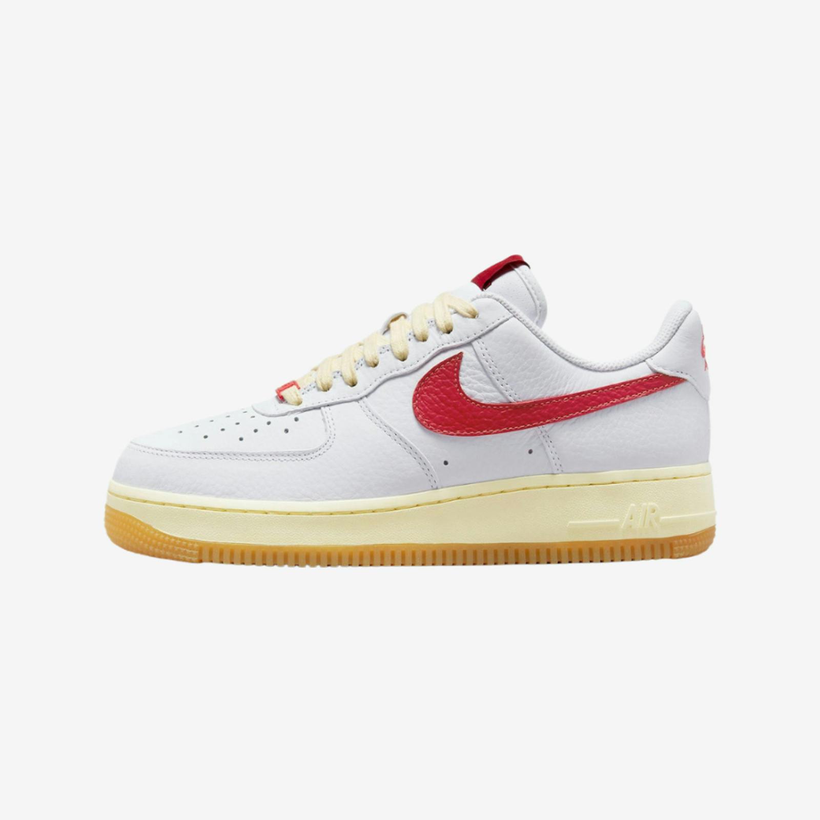 Nike Women's White Fn3493-100 Sneakers In - Uk 7.5