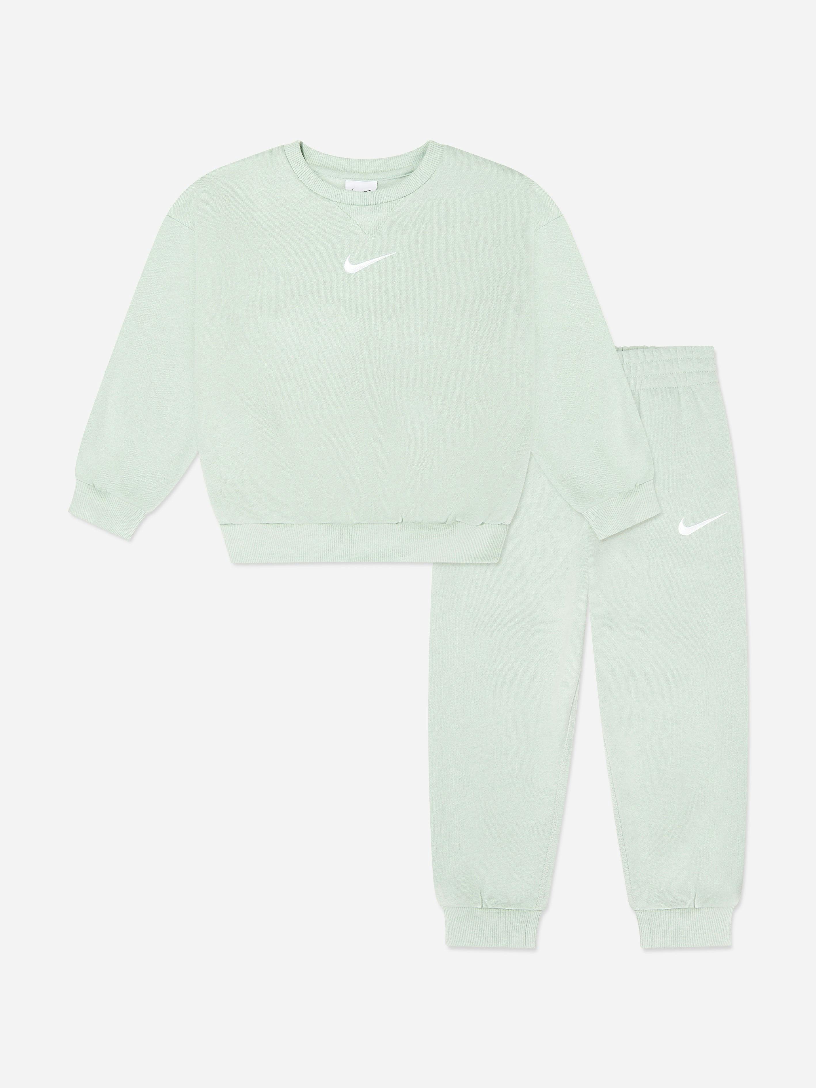 Nike Boys Green Kids Essential Fleece Tracksuit In - 6 - 7 Yrs
