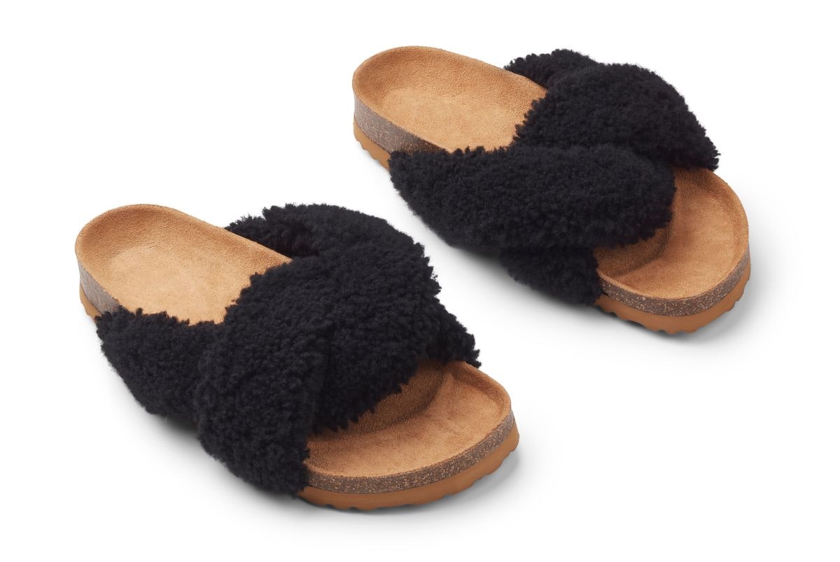 Natures Collection Black Lilly Cross Slipper - 39
