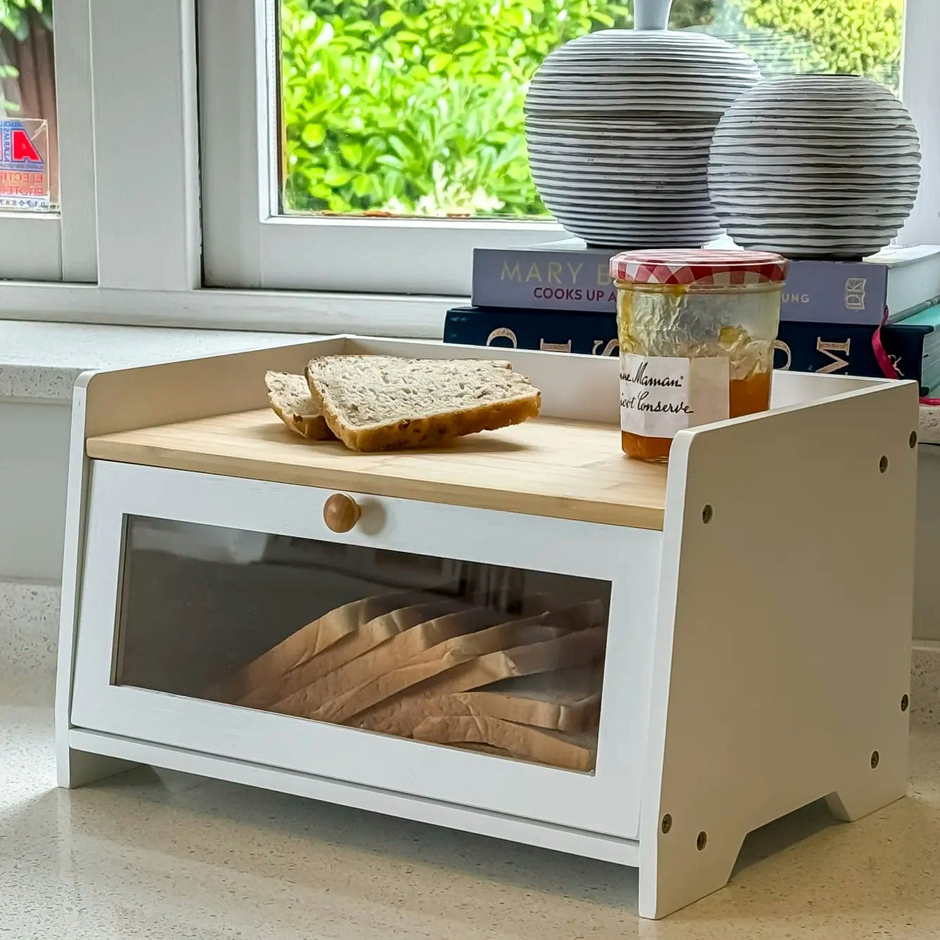 Maison Des Cadeaux White Bamboo Single-Layer Bread Bin With Top Shelf