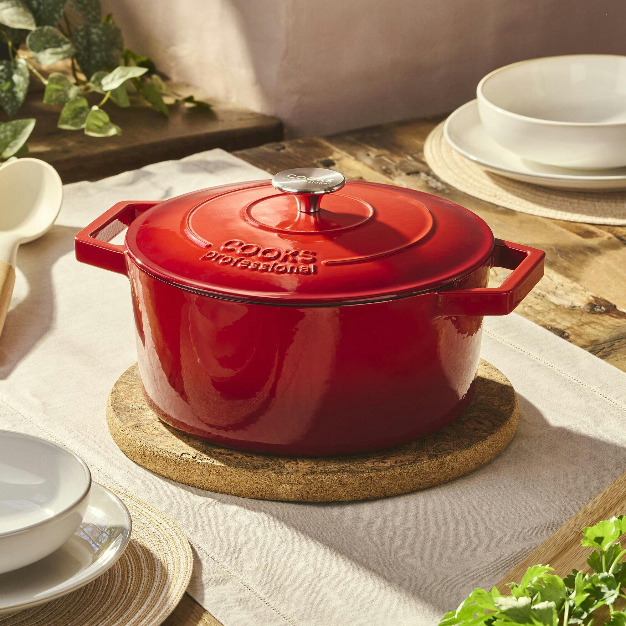 Cooks Professional Unisex Red Cast Iron Casserole Dish Oven Proof Enamelled Pan With Lid In 26Cm - Image 4