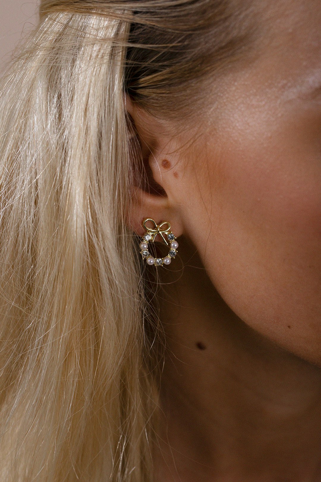 Svnx Gold Pearl & Diamante Bow Wreath Stud Earrings - Gift Boxed - One Size
