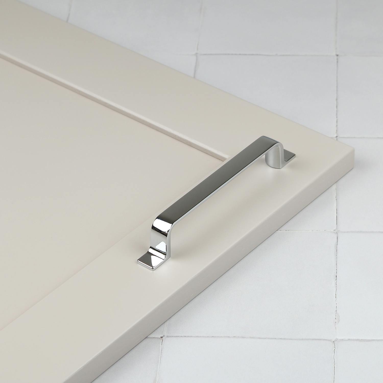 Handle & Home Polished Chrome Strap Handles - 128Mm Handle