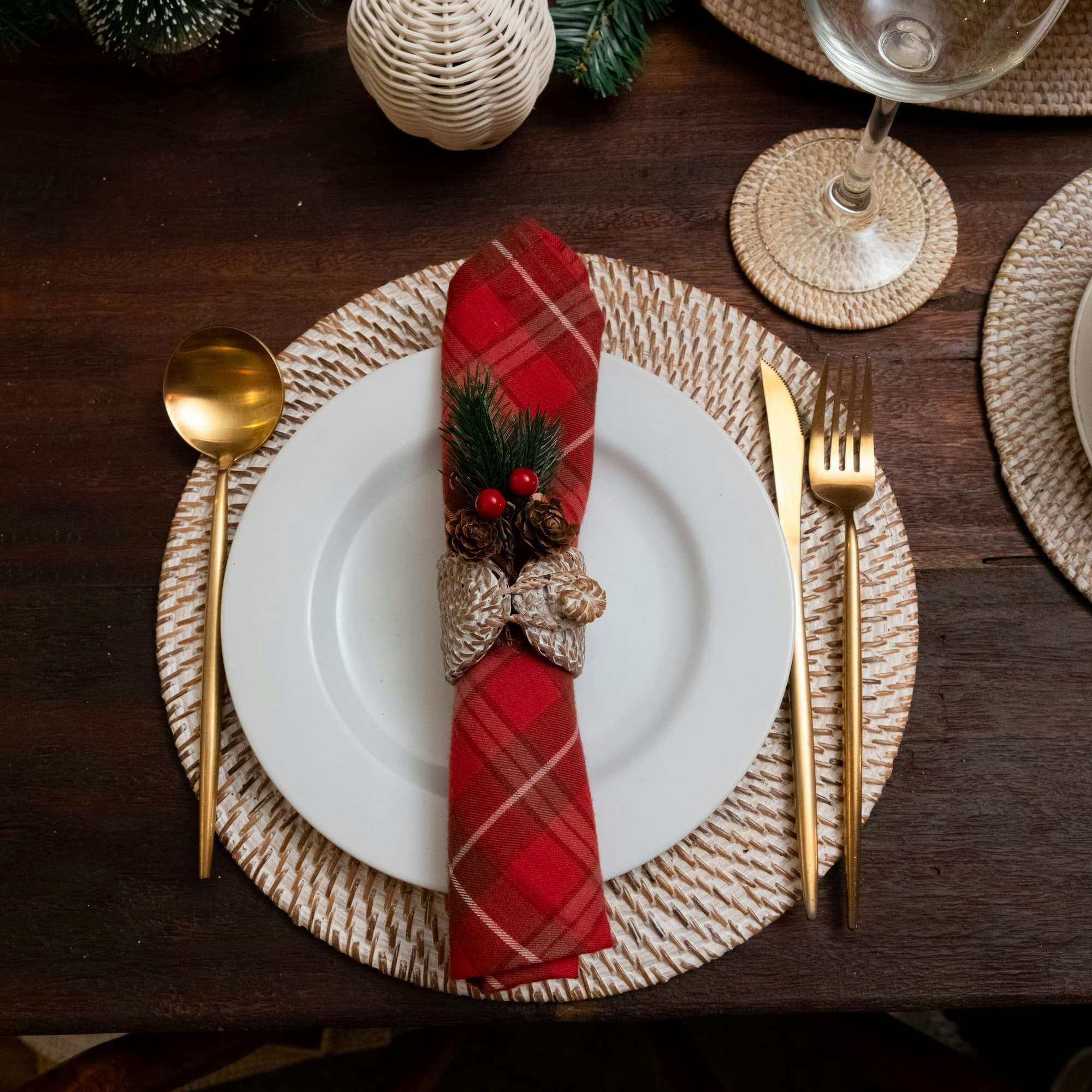 Rackhams White Round Rattan Placemats - Wash - 30Cm