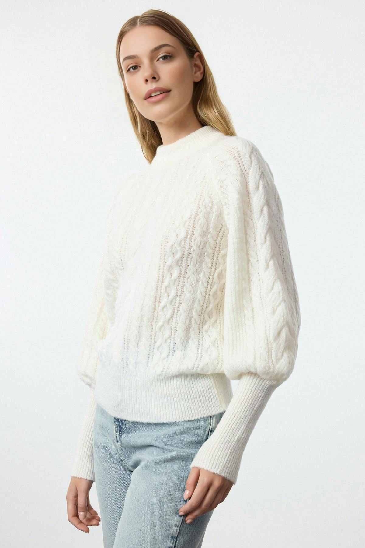 Wovcor White Soft Textured Knit Sweater - L