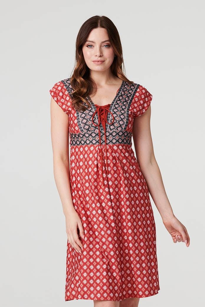 Izabel London Red Printed Lace-Up Knee Length Dress - 14