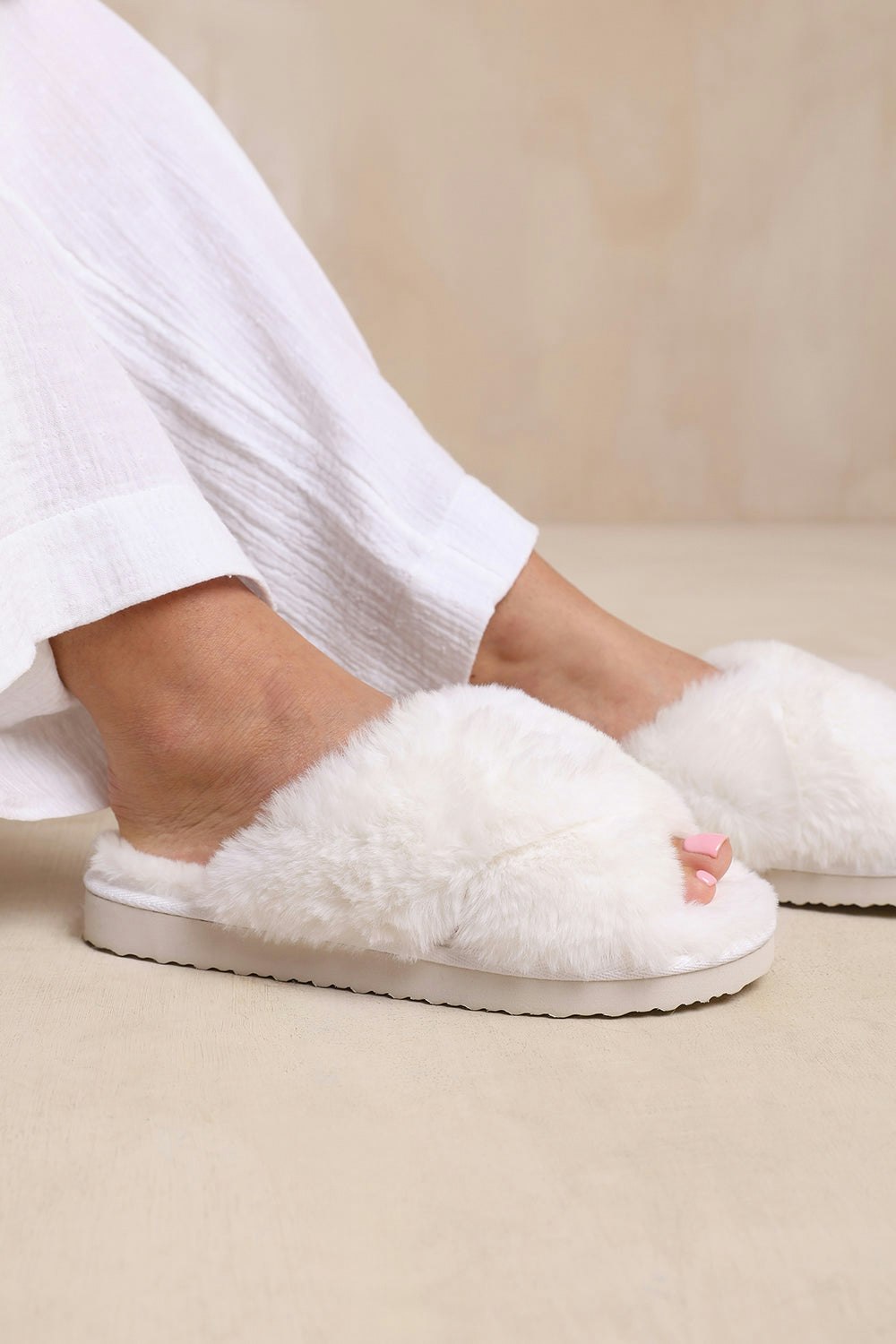 Where's That From White Weekend Cross Over Fluffy Slippers In - Size 5