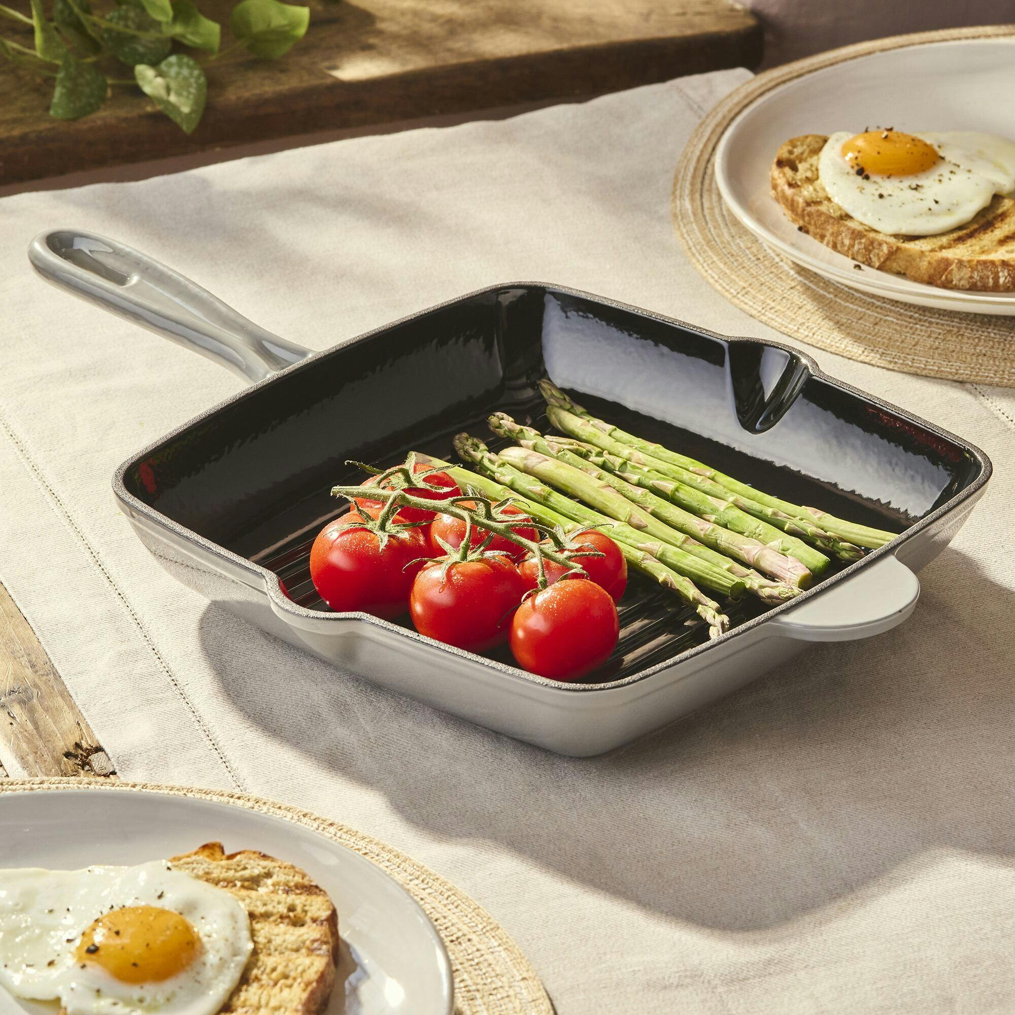 Cooks Professional Unisex Grey 26Cm Square Cast Iron Skillet Pan With Enamel Interior In - Image 5