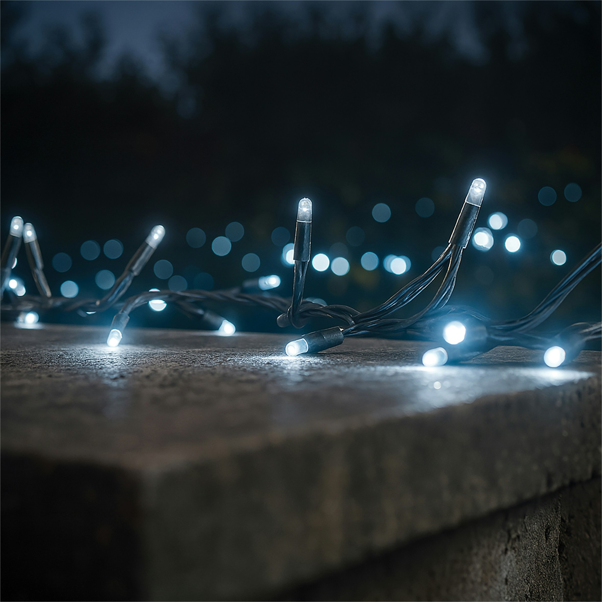 Rackhams Black/White Cluster Lights Rubber Ip65 Cool 20M