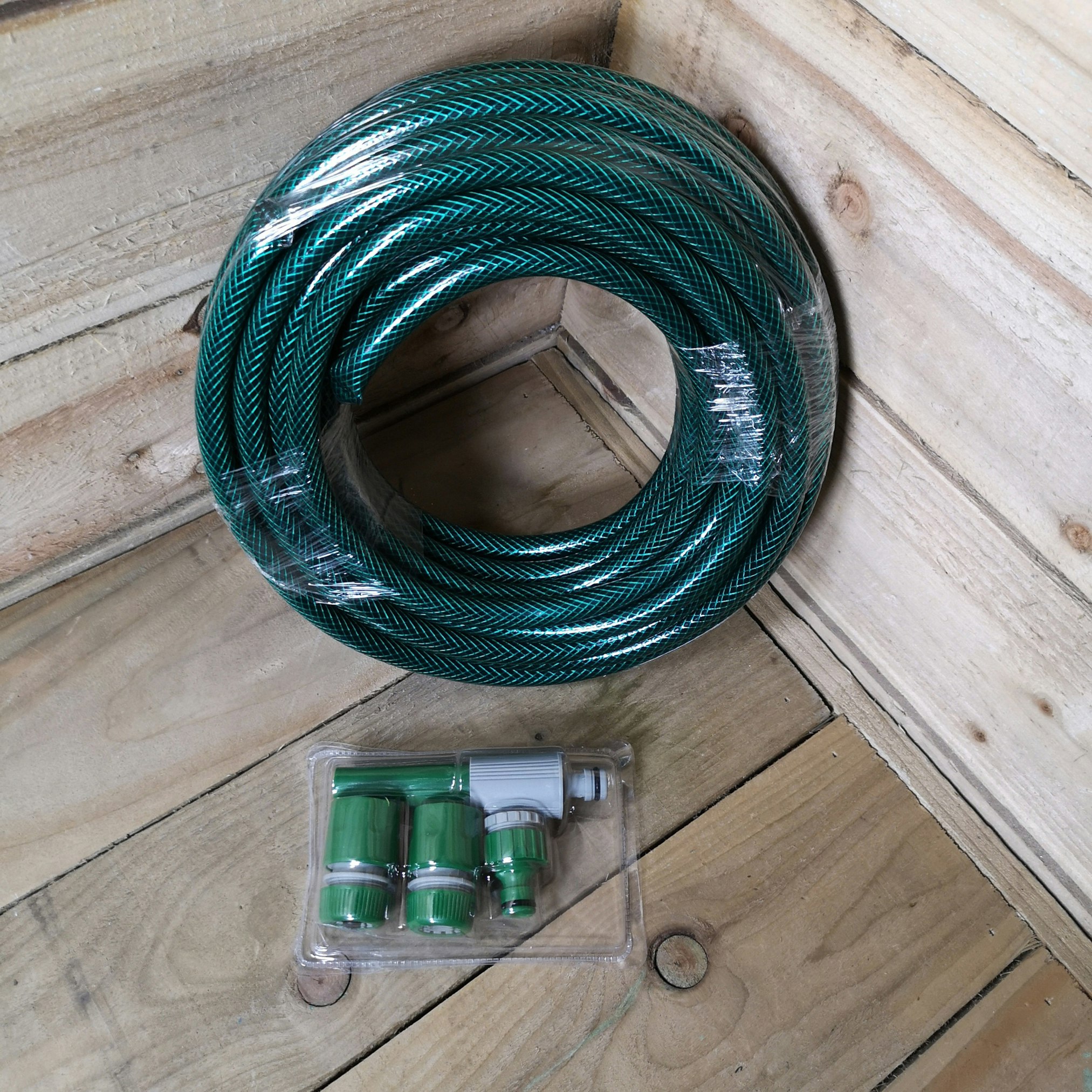 Samuel Alexander Women's Garden Hose And Spray Nozzle Set 15M
