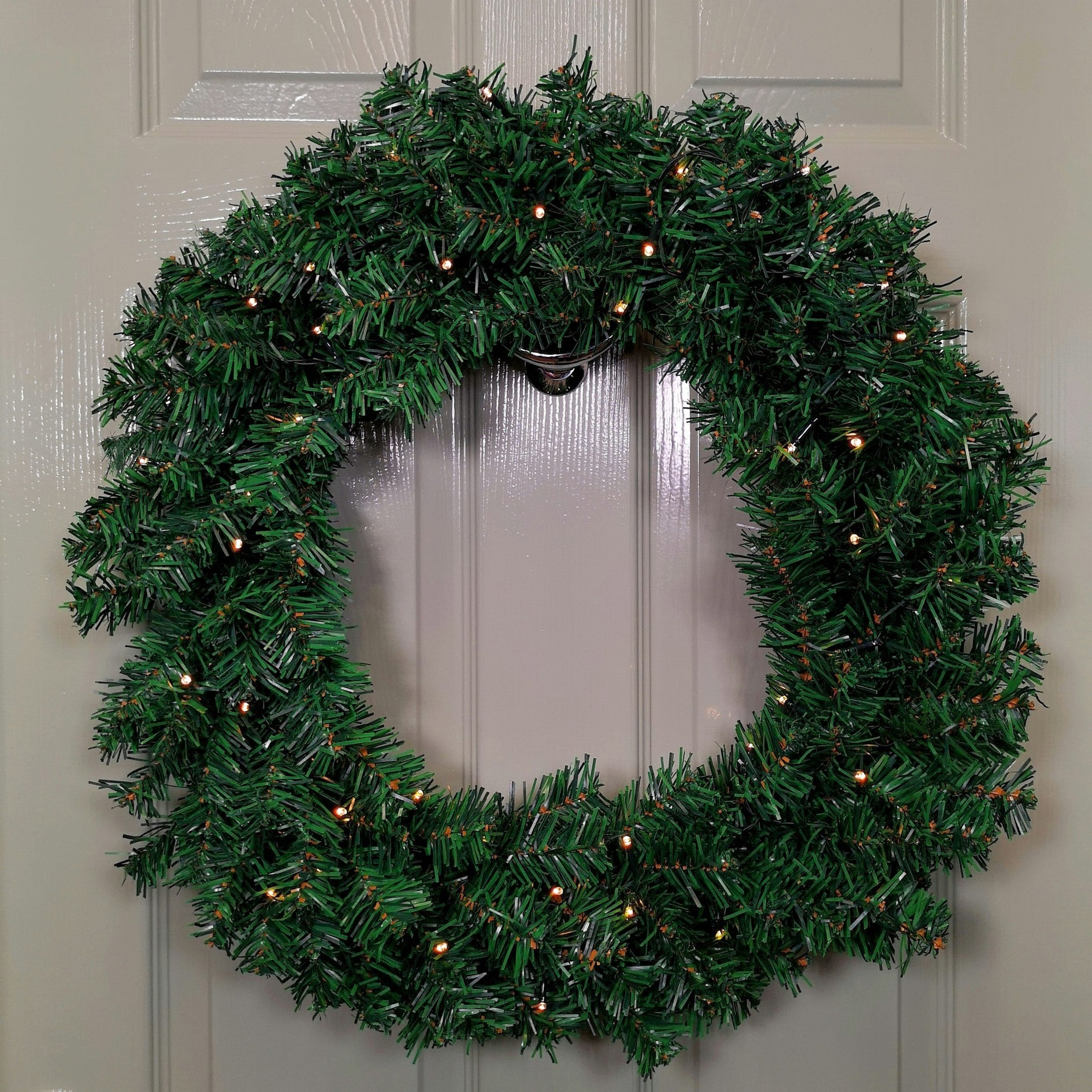 Samuel Alexander Pre Lit Christmas Wreath 60cm Green - Warm White LEDs - 160 Tips - Image 2