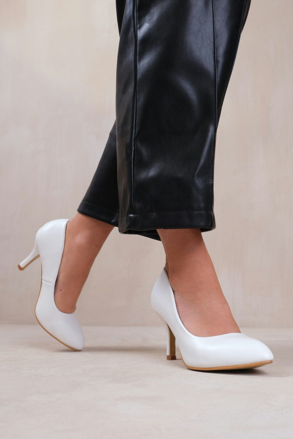 Where's That From White Paola Mid High Heel Court Pump Shoes With Pointed Toe In Faux Leather - Size 6
