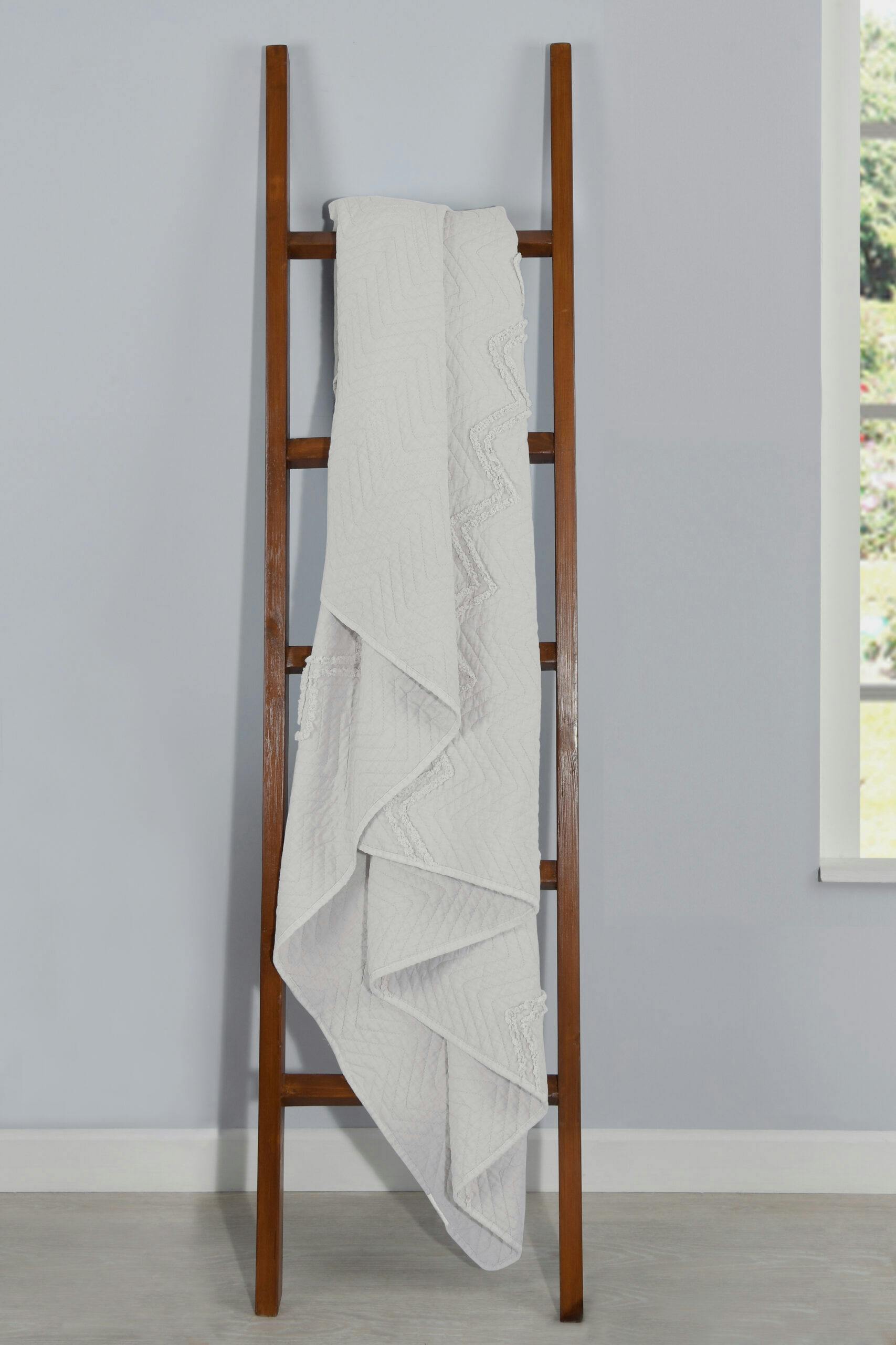 Rackhams Luxurious Zig-Zag Polyester Bedspread - Natural
