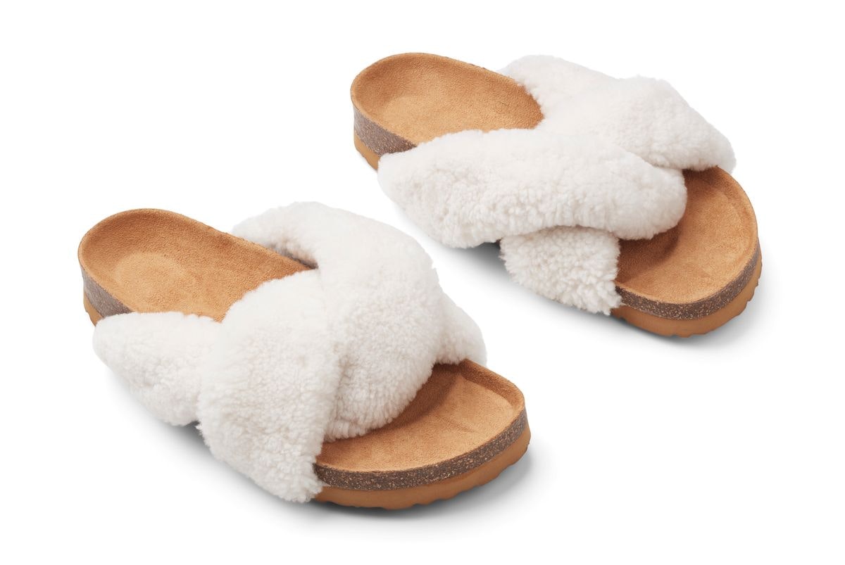 Natures Collection White Lilly Cross Slipper - 39