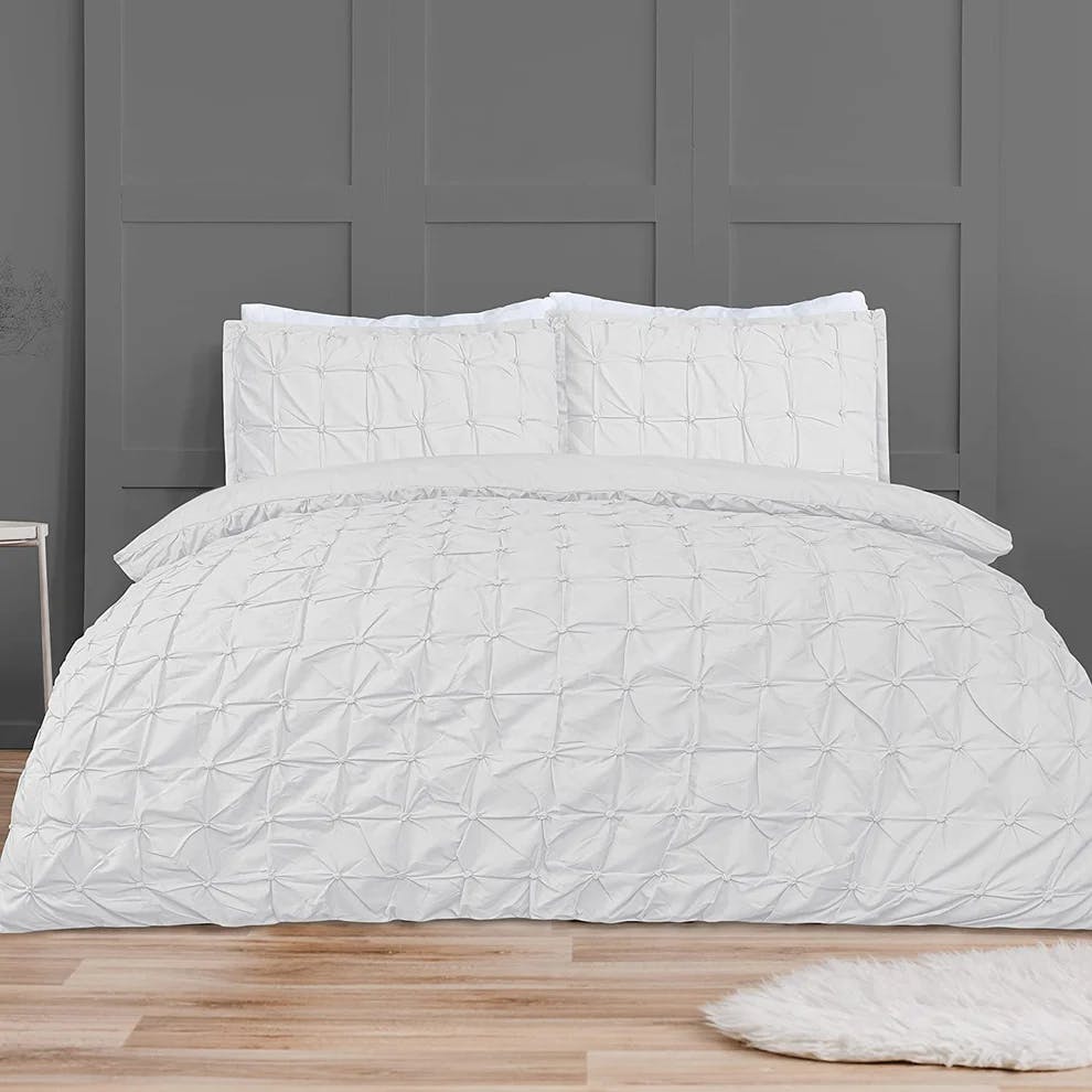 Smart Living White Rouched Pleat Duvet Cover With Pillowcases - Super King (220Cm X 260Cm)