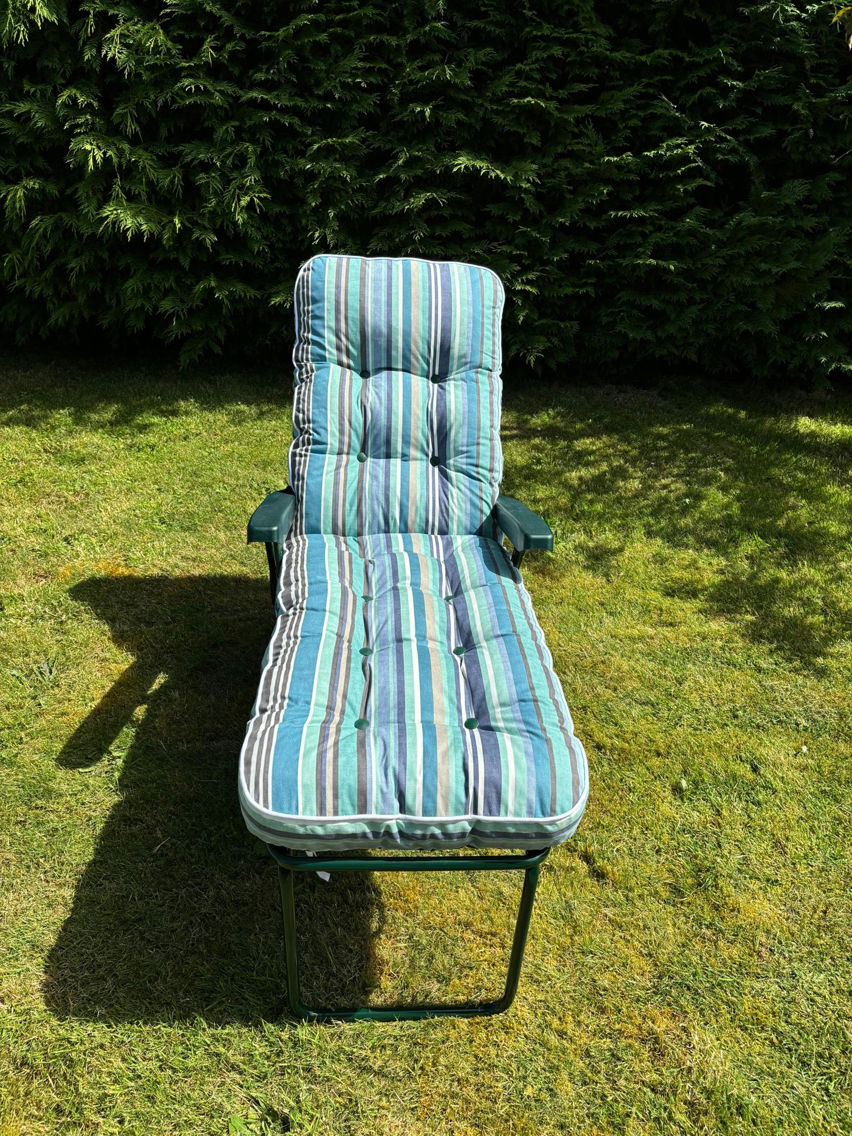 Glendale Blue/Black Deluxe Garden Lounger | Multi-Pattern Reclining Sun Lounger - Sandbanks ( Frame) - 118Cm X 58Cm X 118Cm