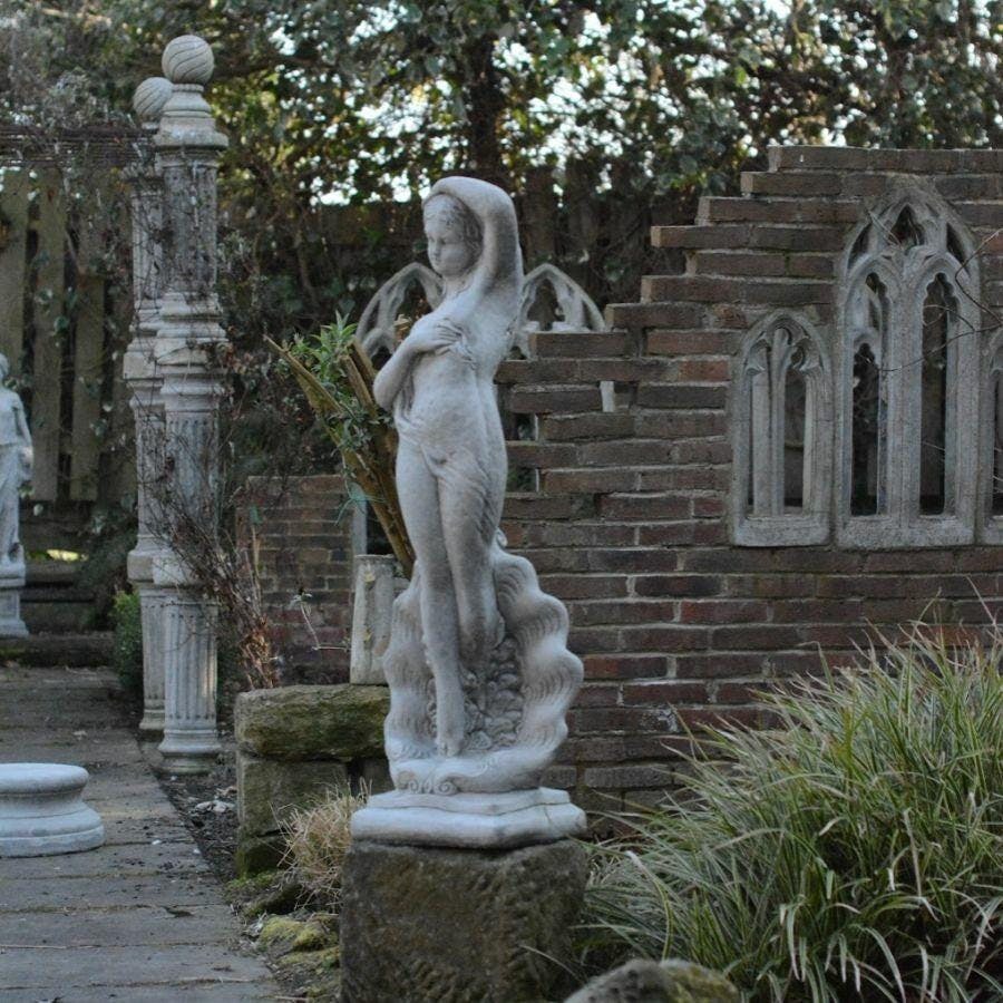 Osn Women's Large Lady Statue Standing In Shell Conservatory Statue