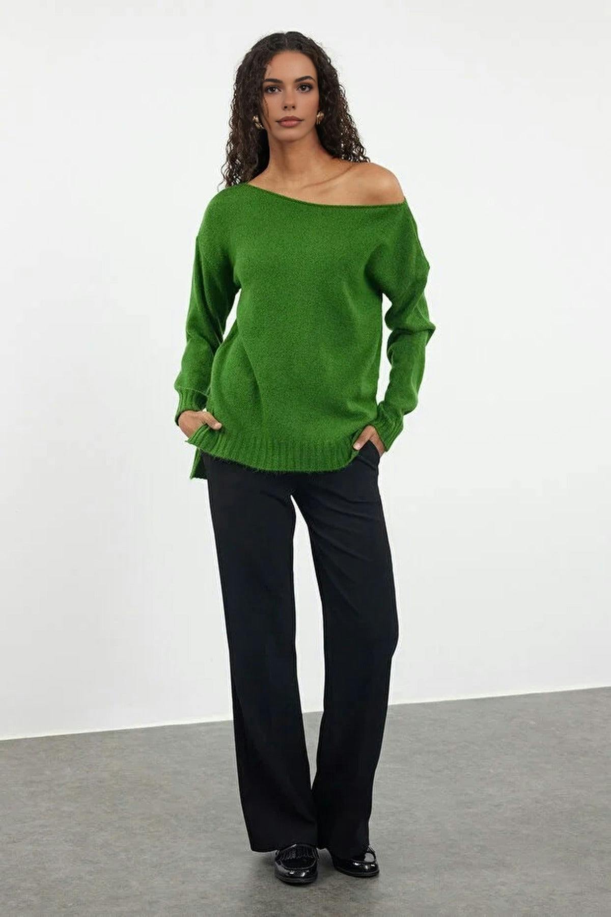 Wovcor Green Boat Neck Basic Knit Sweater - M