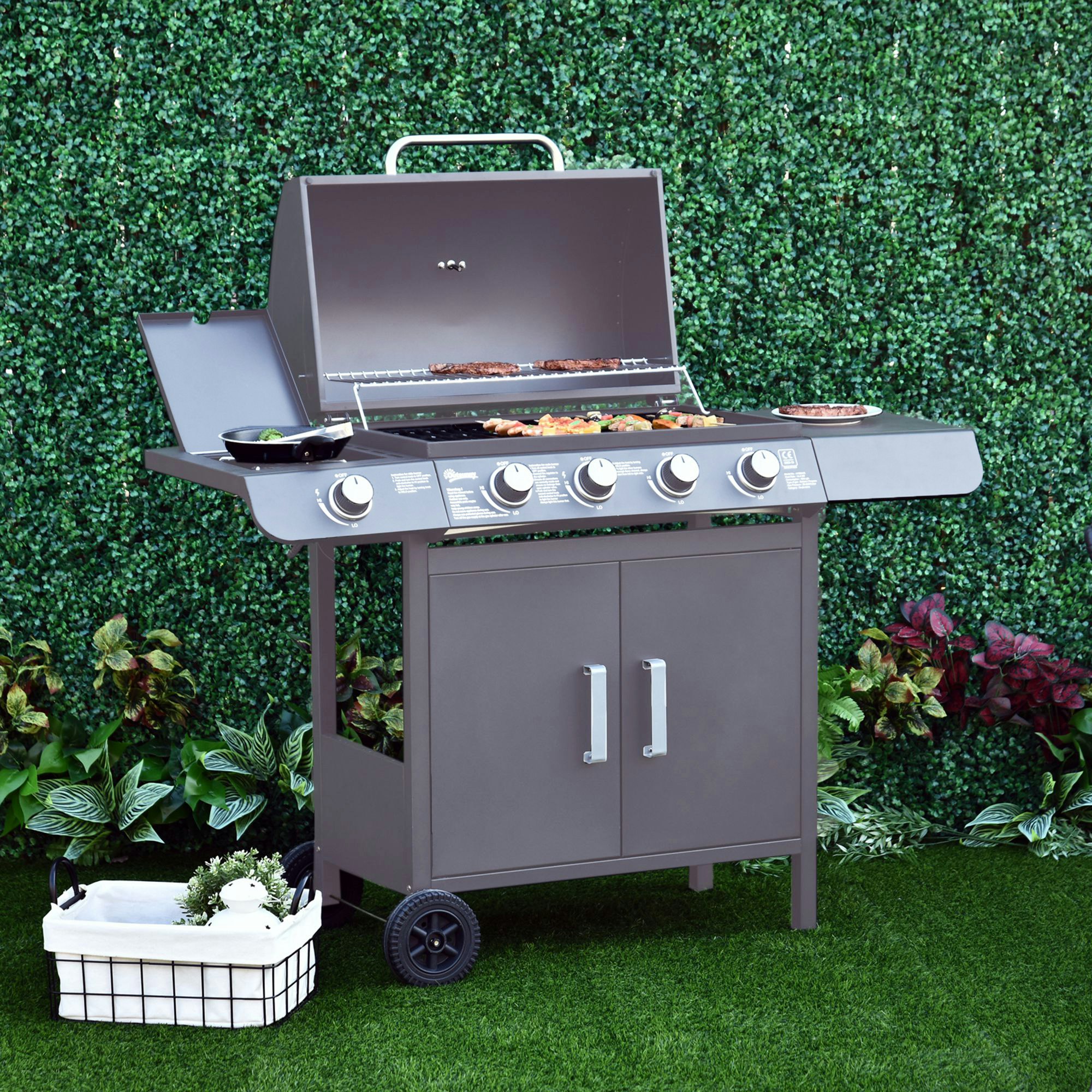 Outsunny 4+1 Burner Gas Barbeque - Image 2