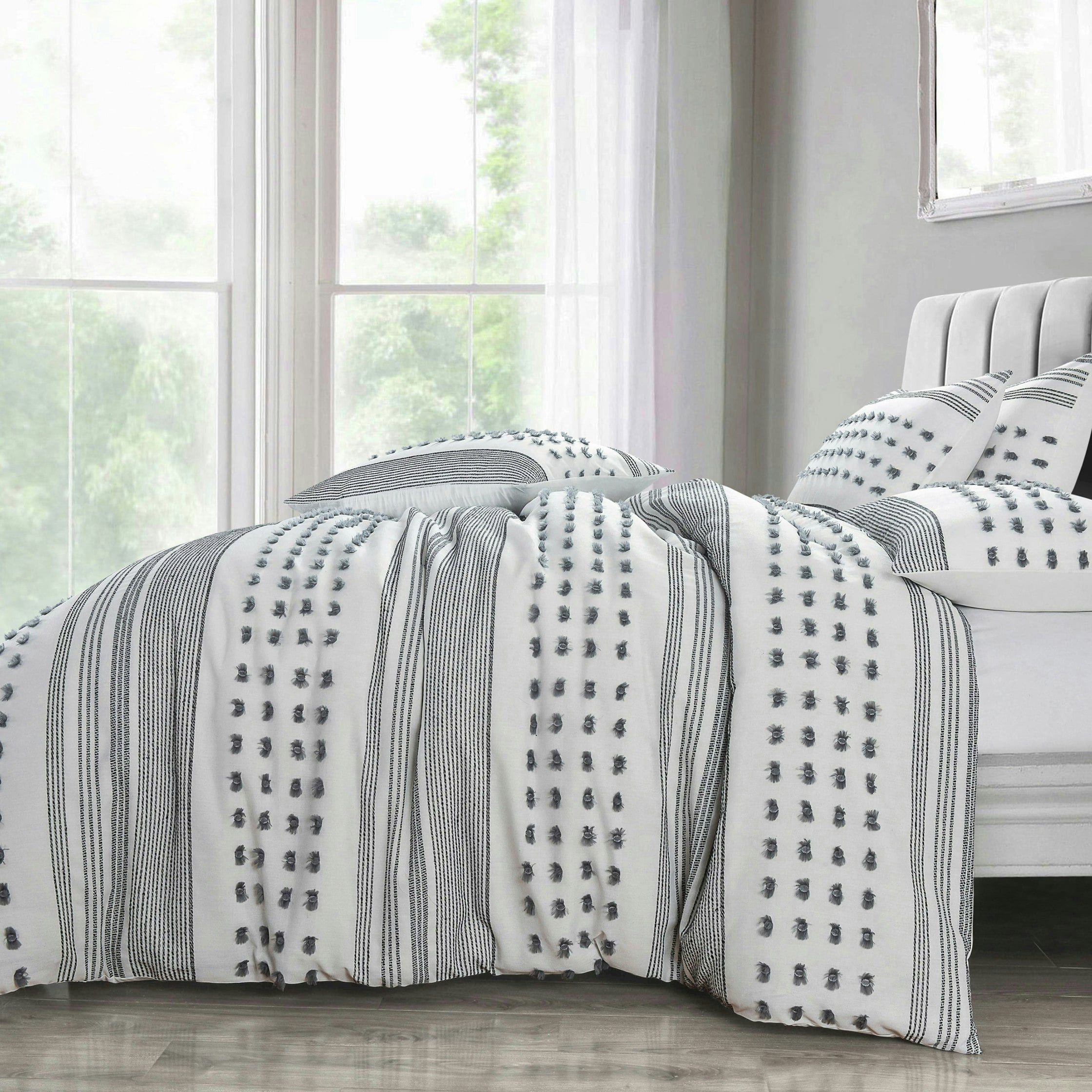 Intimates White Arlo Tufted Duvet Cover & Pillowcase Set - Double
