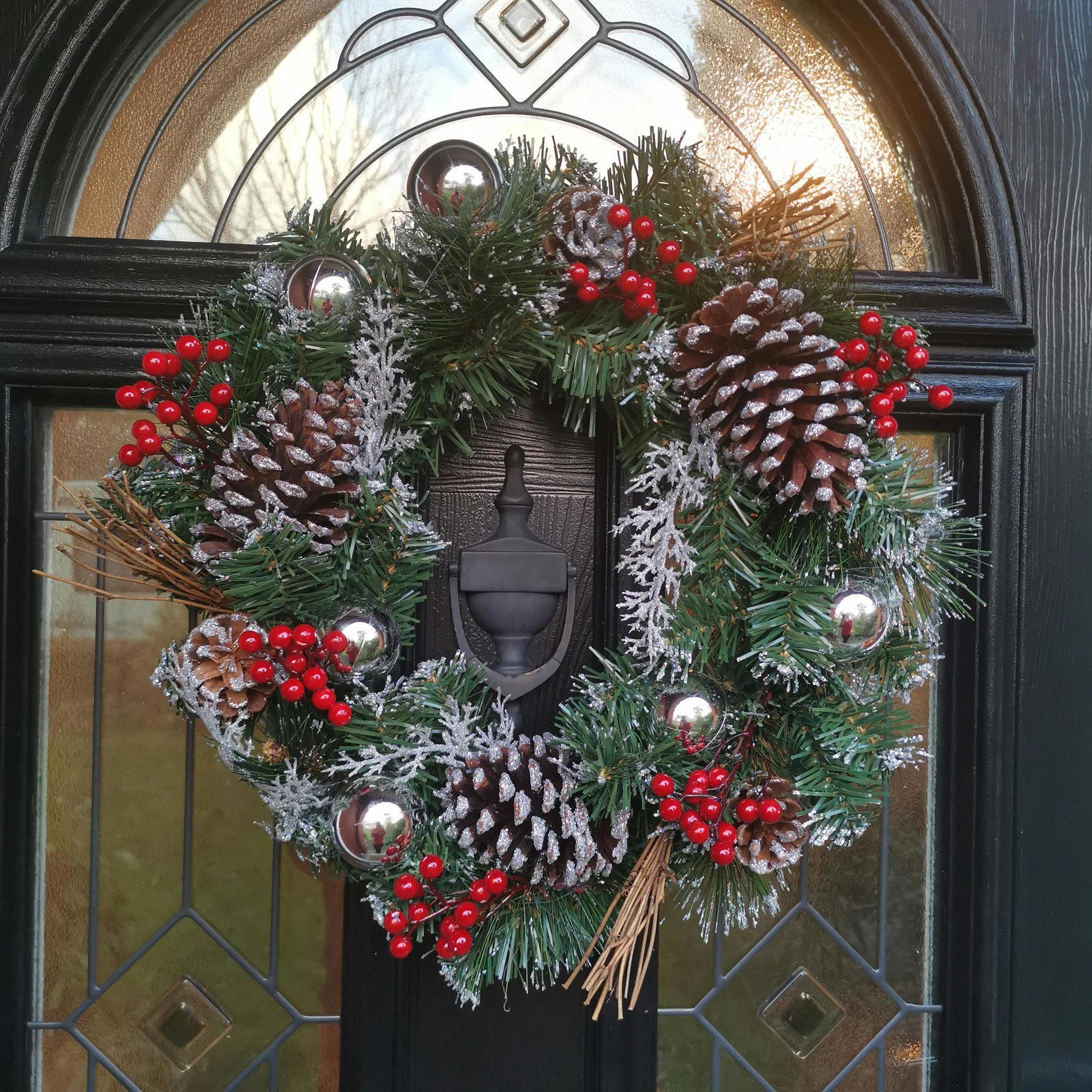 Premier Christmas Wreath - 40cm - Silver with Pinecones and Red Berries - Image 3